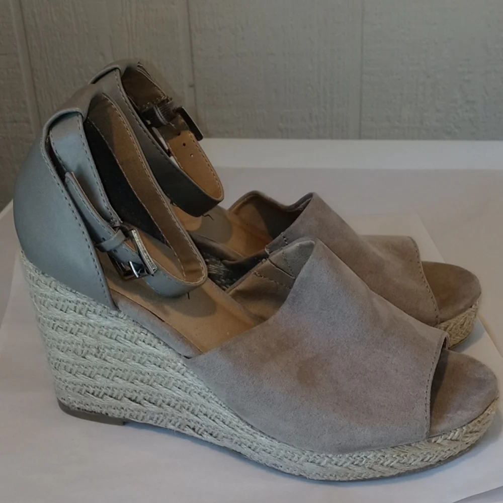 Big Buddha wedges size 10 faux suede NWOT